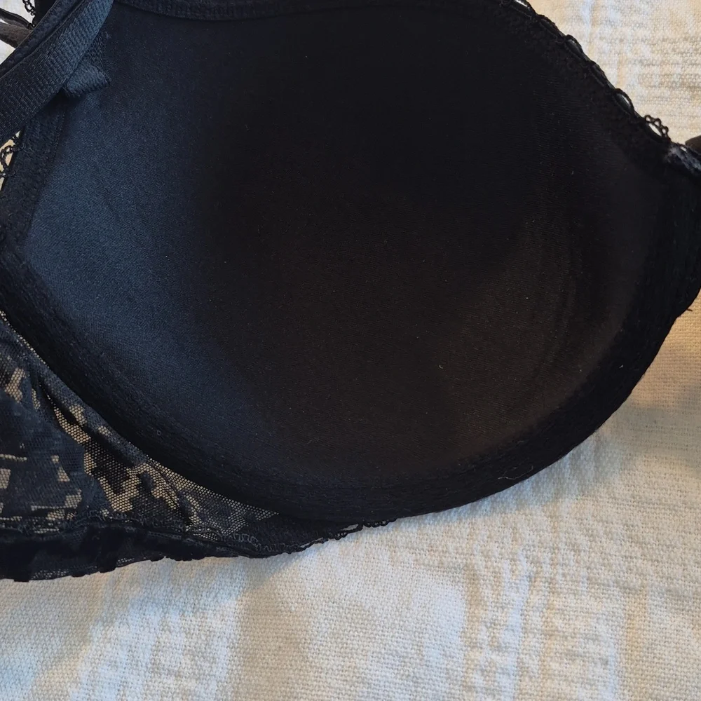 Victoria's Secret women's 32D Demi Buste black bra EUC or better - Picture 4 of 7